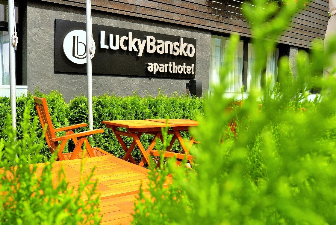 View from outside garden | Apart hotel Lucky Bansko & SPA