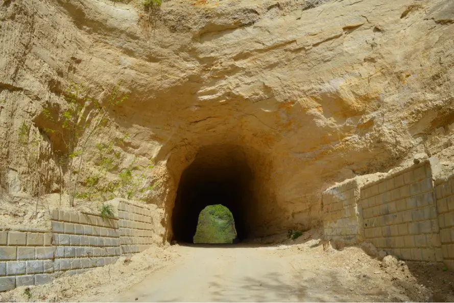 The sand tunnel near the village of Lyubovishte